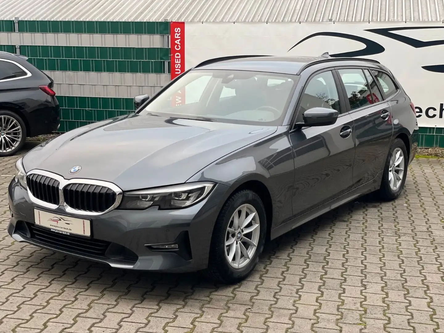 BMW 320 d Touring|Navi|Facelift|LED|DAB|Active Guard Grijs - 2