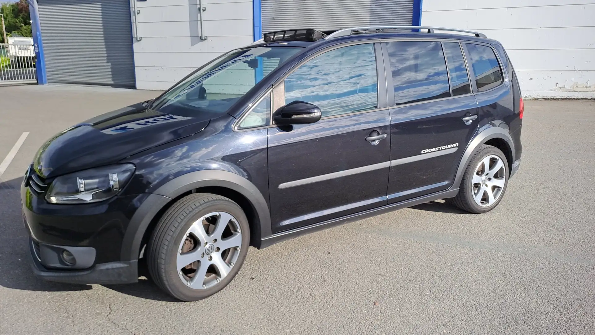Volkswagen Touran Touran 1.6 CR TDi Trendline Black - 2