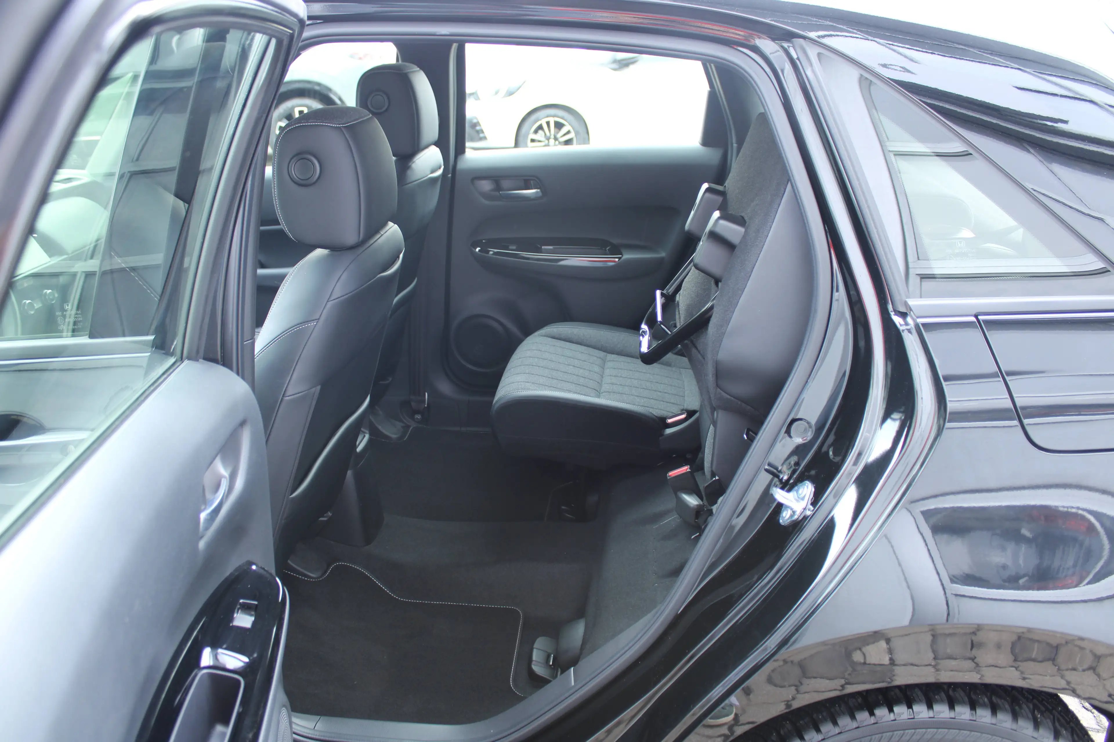 Honda Jazz 1.5 i-MMD Hybrid Elegance — photo 15