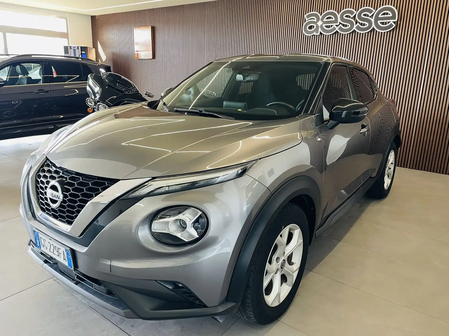 Nissan Juke 1.0 DIG-T 114 CV DCT N-Connecta Gris - 1