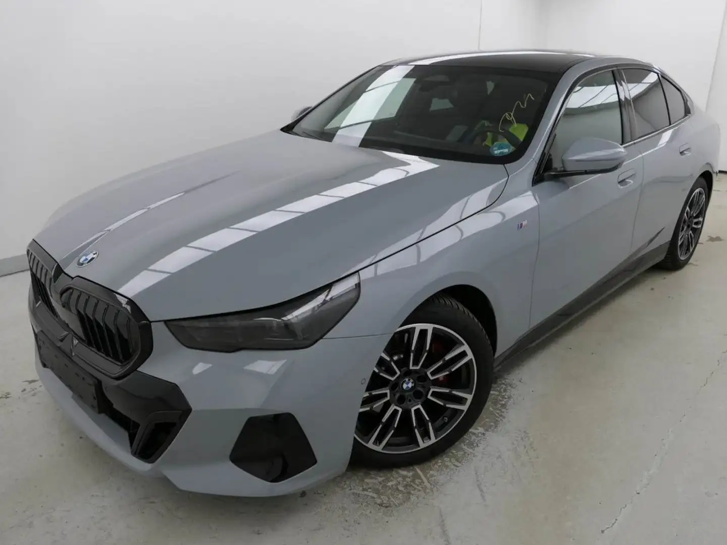 BMW 520 d xDr.M Sport Pro PanoD.Standh.KomfSitze+Bel. Grau - 2