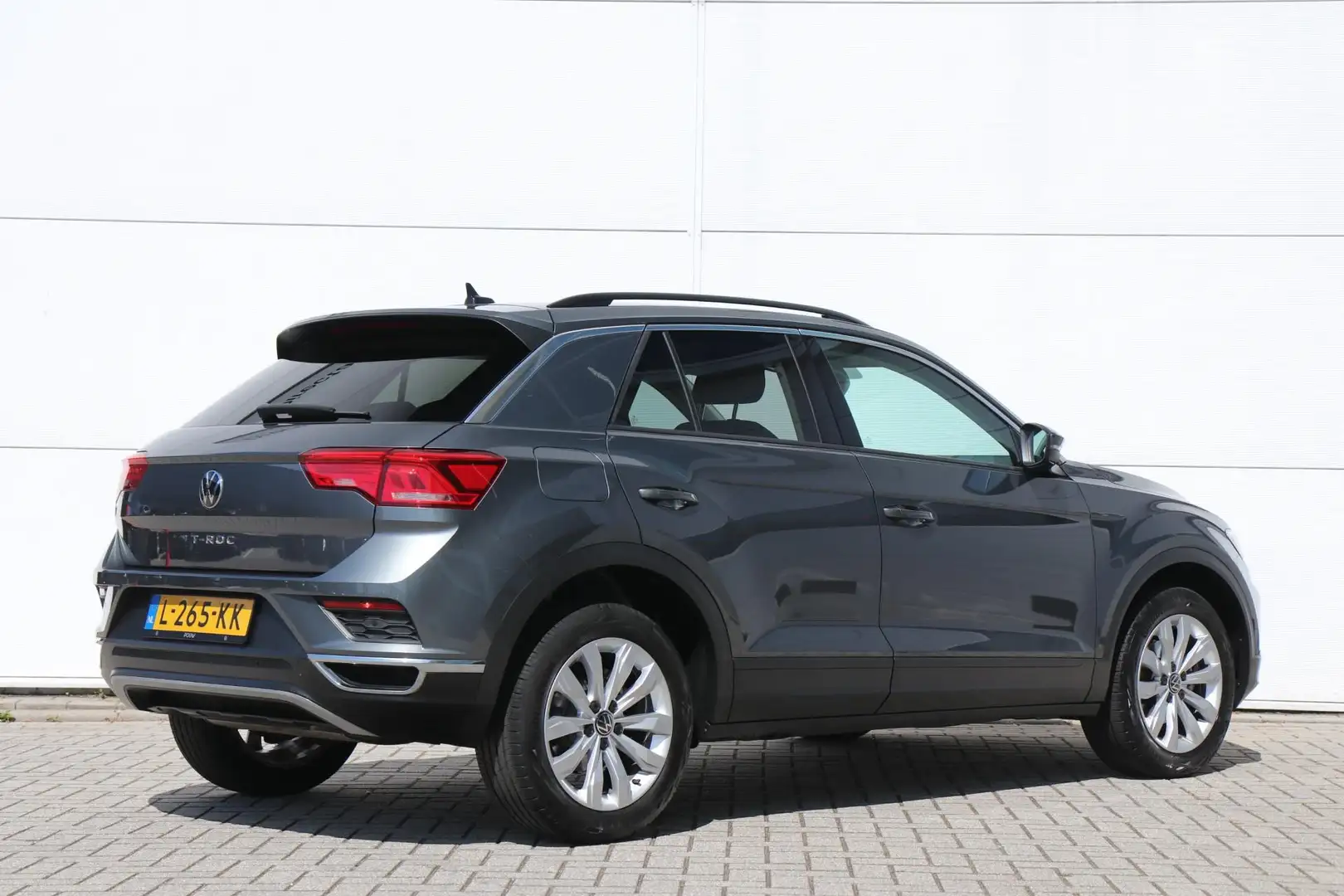 Volkswagen T-Roc 1.0 TSI 110pk Style | Navigatie | Climatronic | Pa Grijs - 2