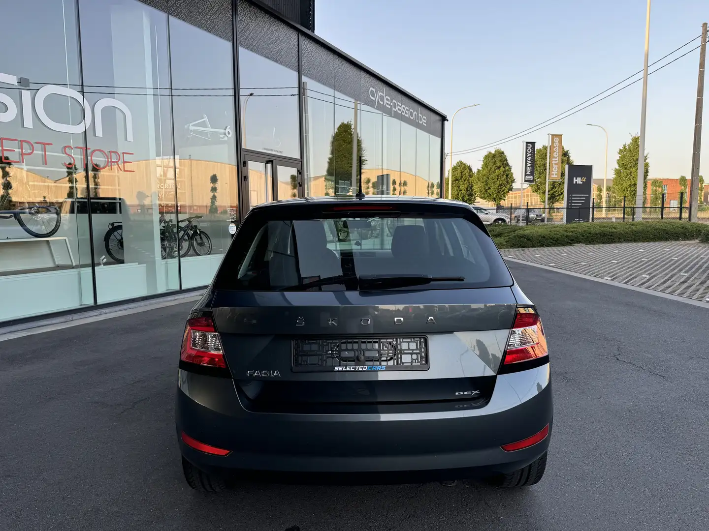Skoda Fabia 1.0 MPI Ambition Gris - 2