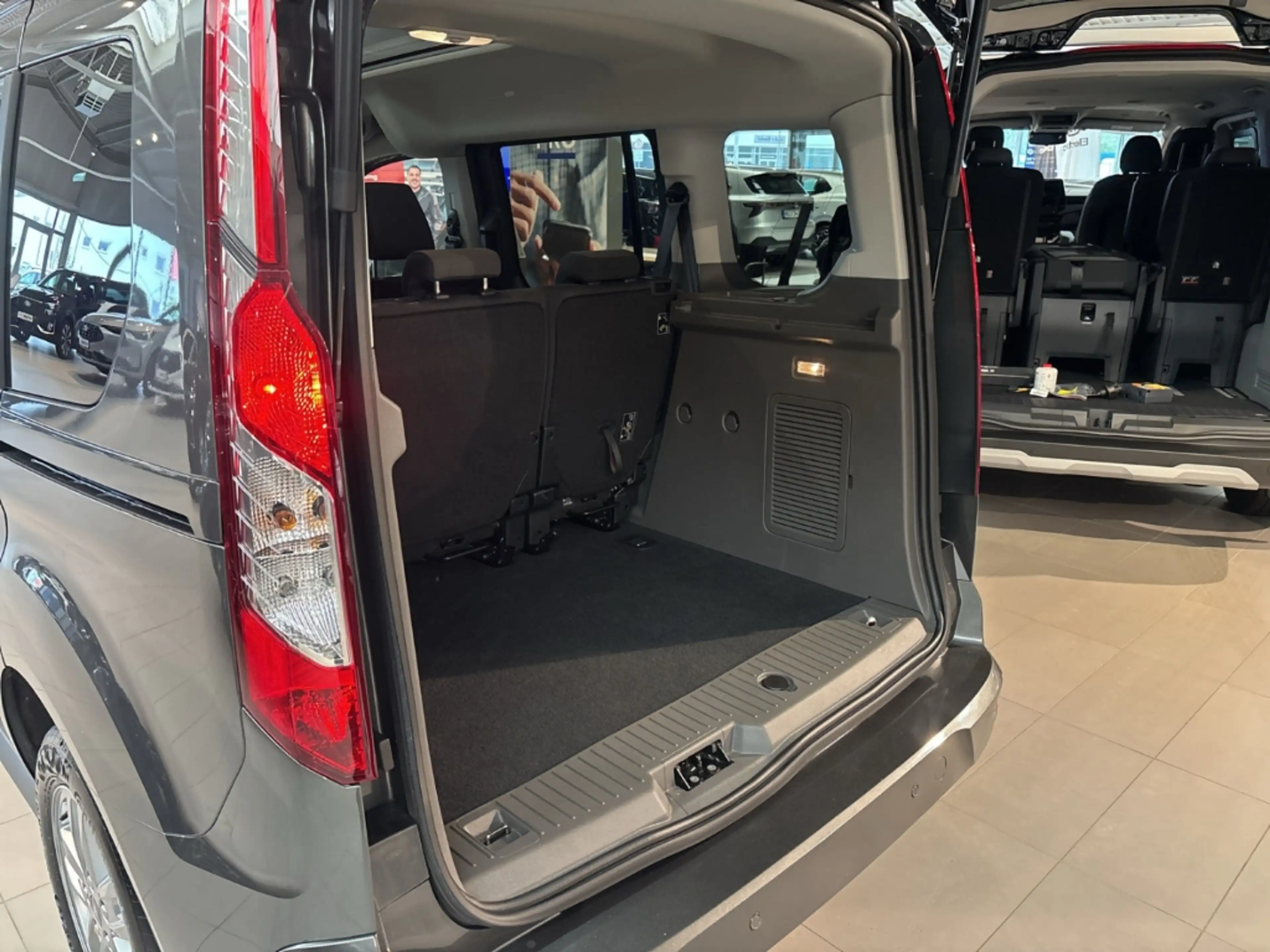 Ford Tourneo Connect Titanium Panorama Navi Bi-Xenon Kurvenlicht ACC Ap — photo 15