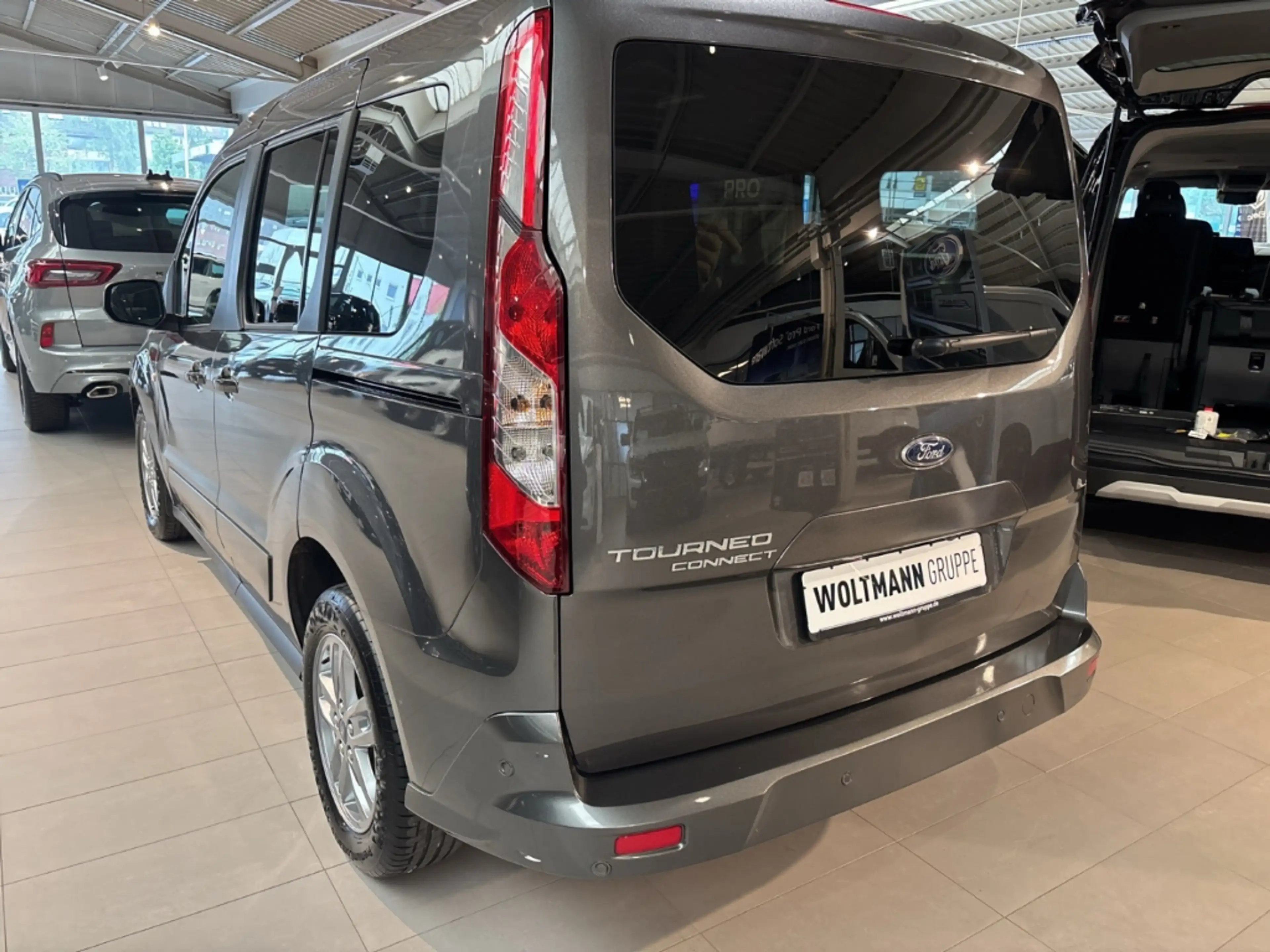 Ford Tourneo Connect Titanium Panorama Navi Bi-Xenon Kurvenlicht ACC Ap — photo 12