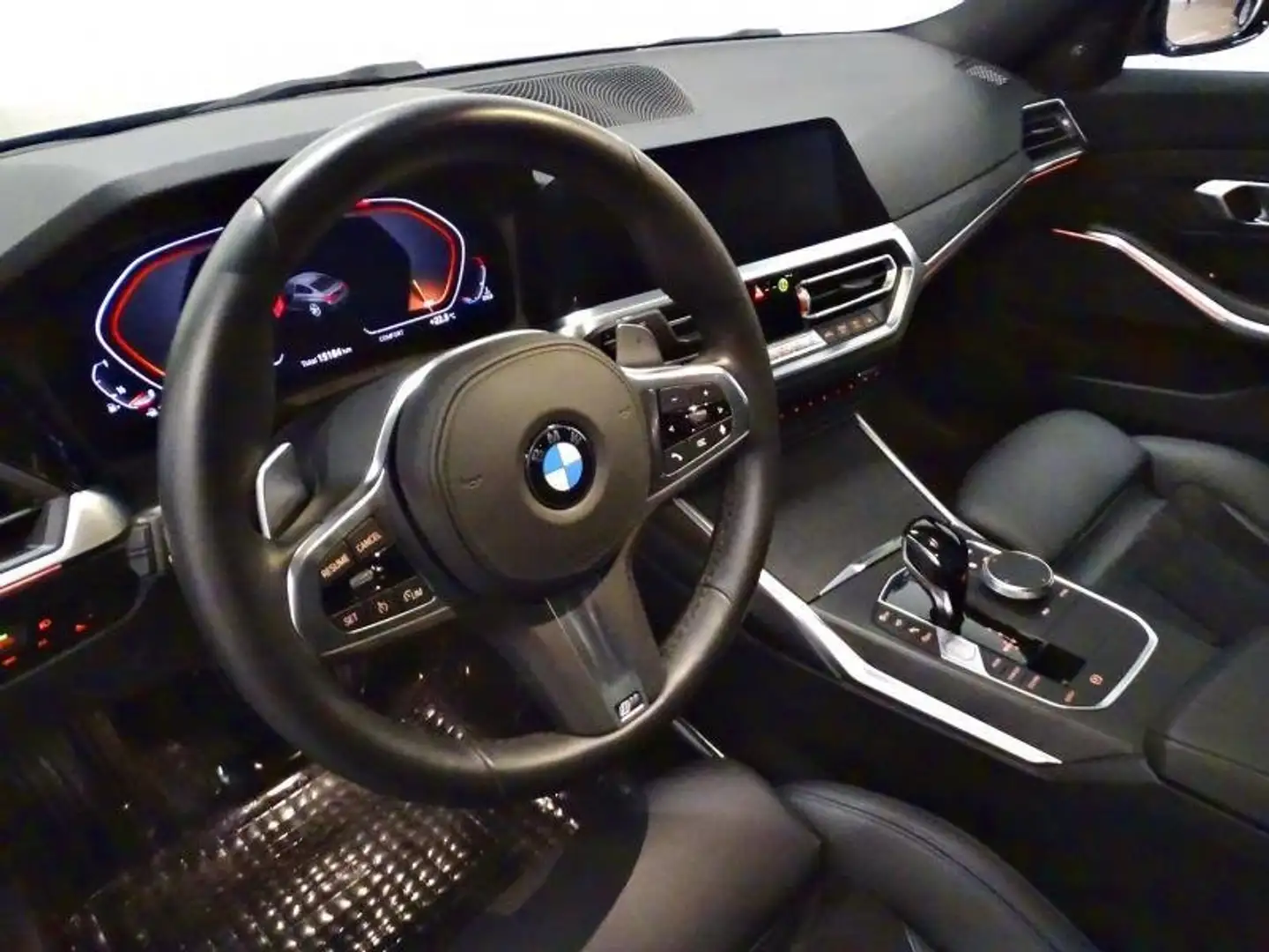 BMW 330 330i Aut. M Sport Zwart - 2