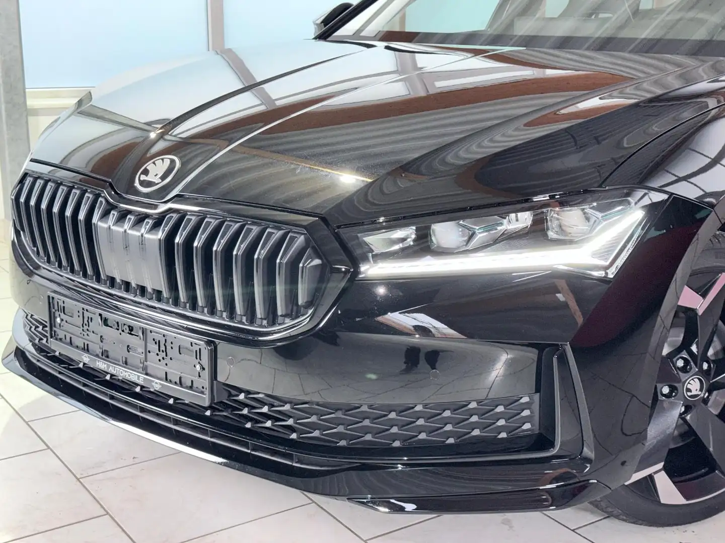 Skoda Superb 4x4 Sportline-Pano/Apple/ACC/Massage/AHK Schwarz - 2