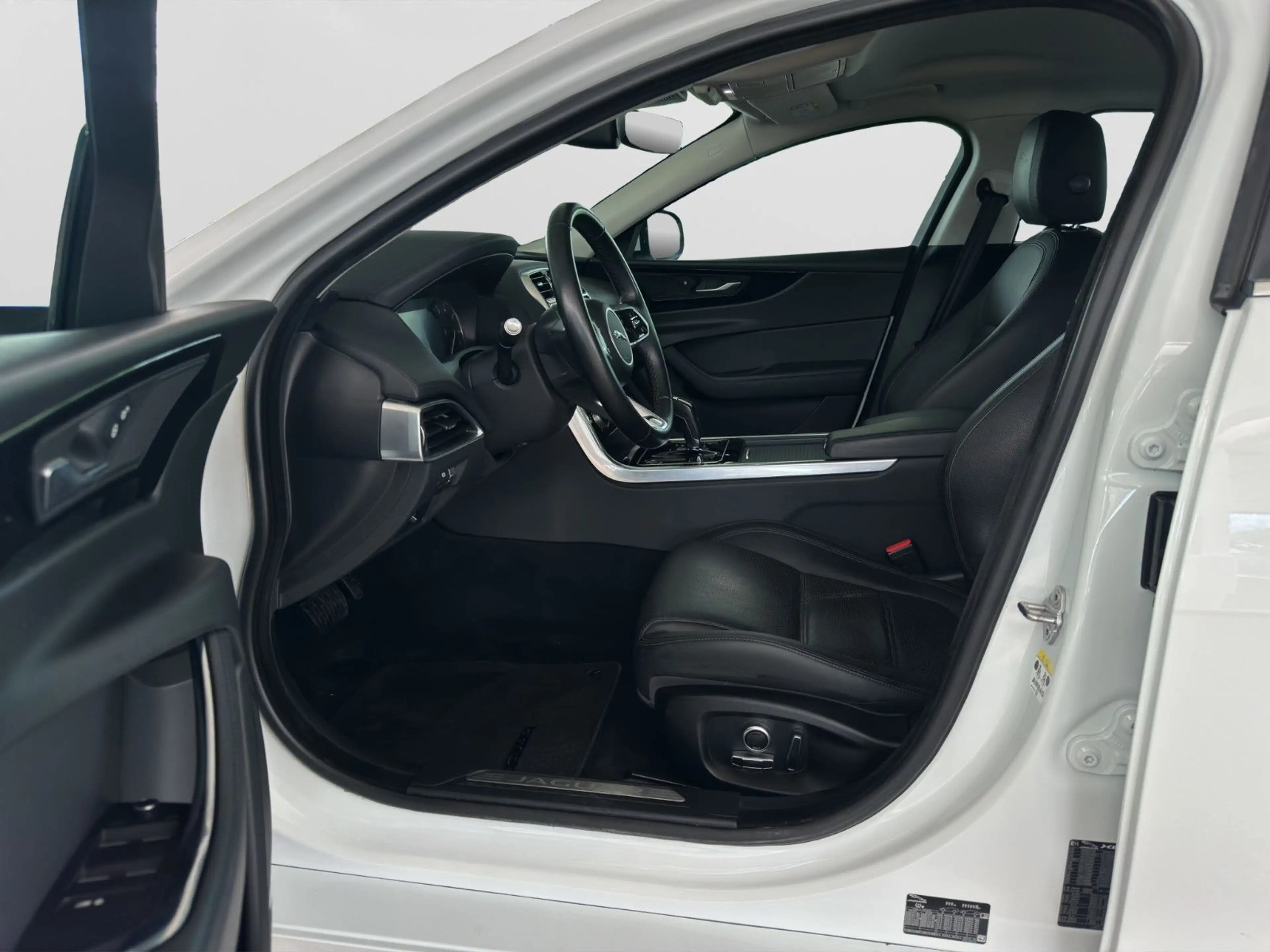 Jaguar XE P250 S |HIFI|Kamera|Leder|LED|Tempomat|PDC — photo 13