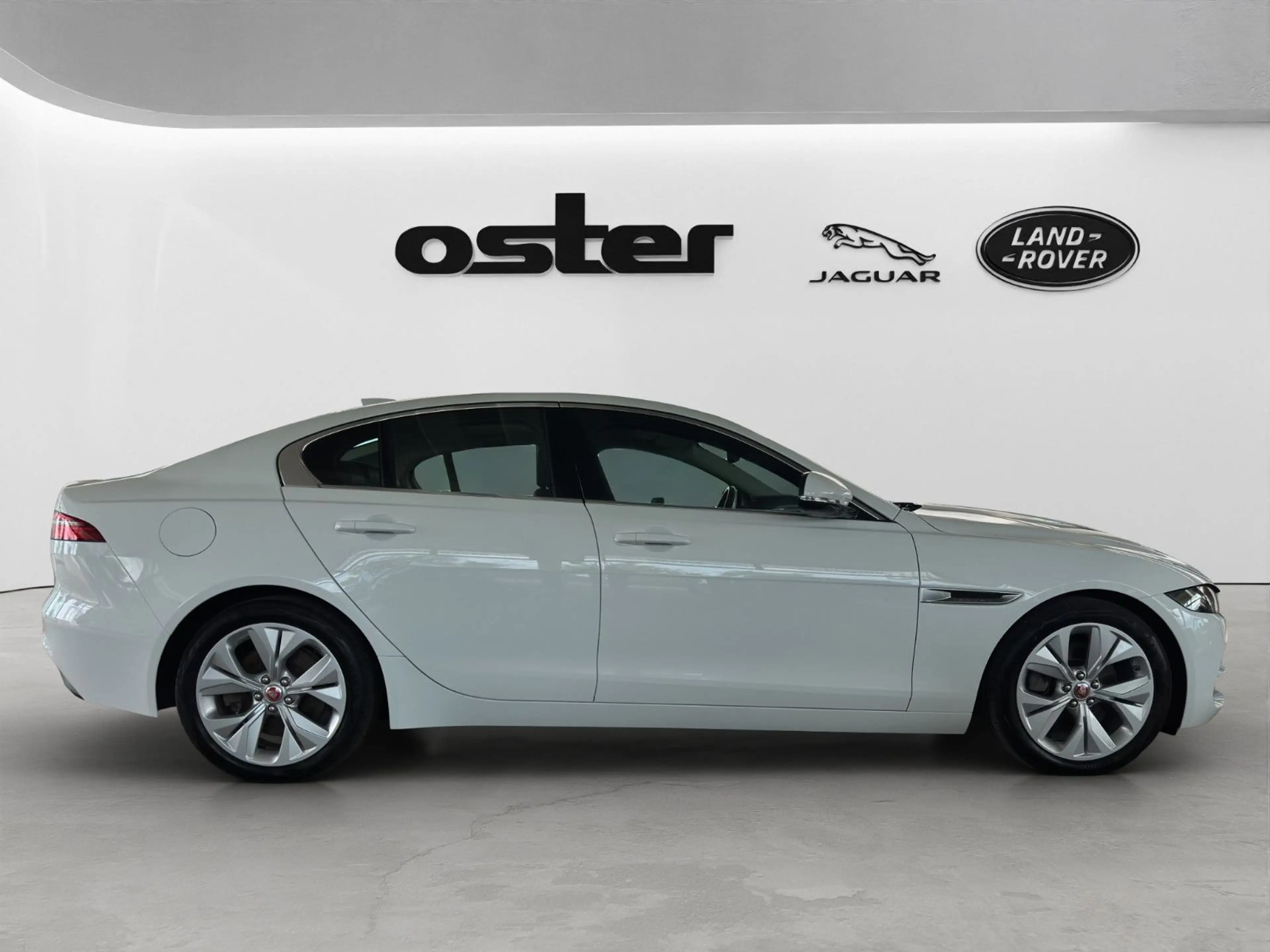 Jaguar XE P250 S |HIFI|Kamera|Leder|LED|Tempomat|PDC — photo 4