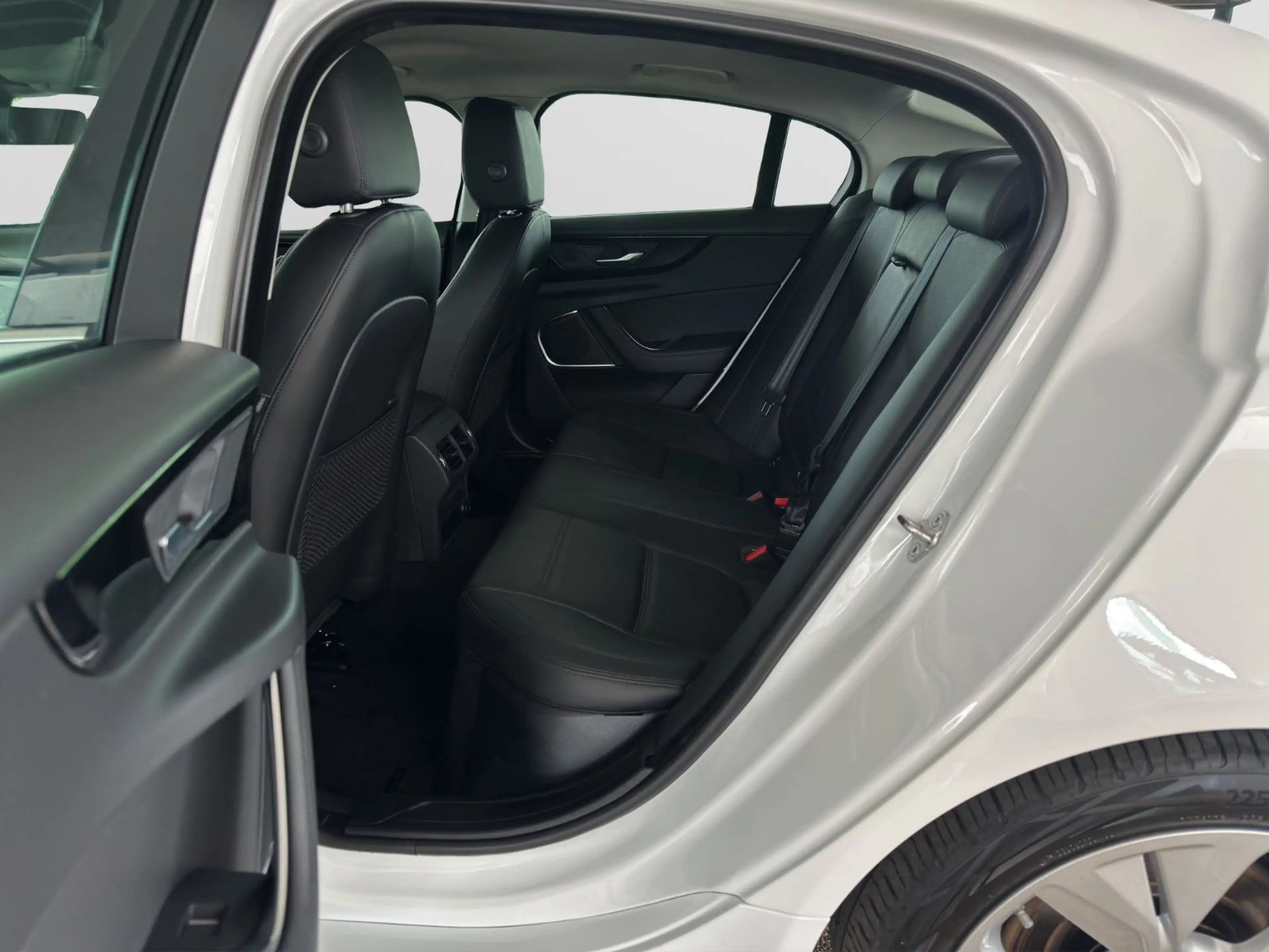 Jaguar XE P250 S |HIFI|Kamera|Leder|LED|Tempomat|PDC — photo 15