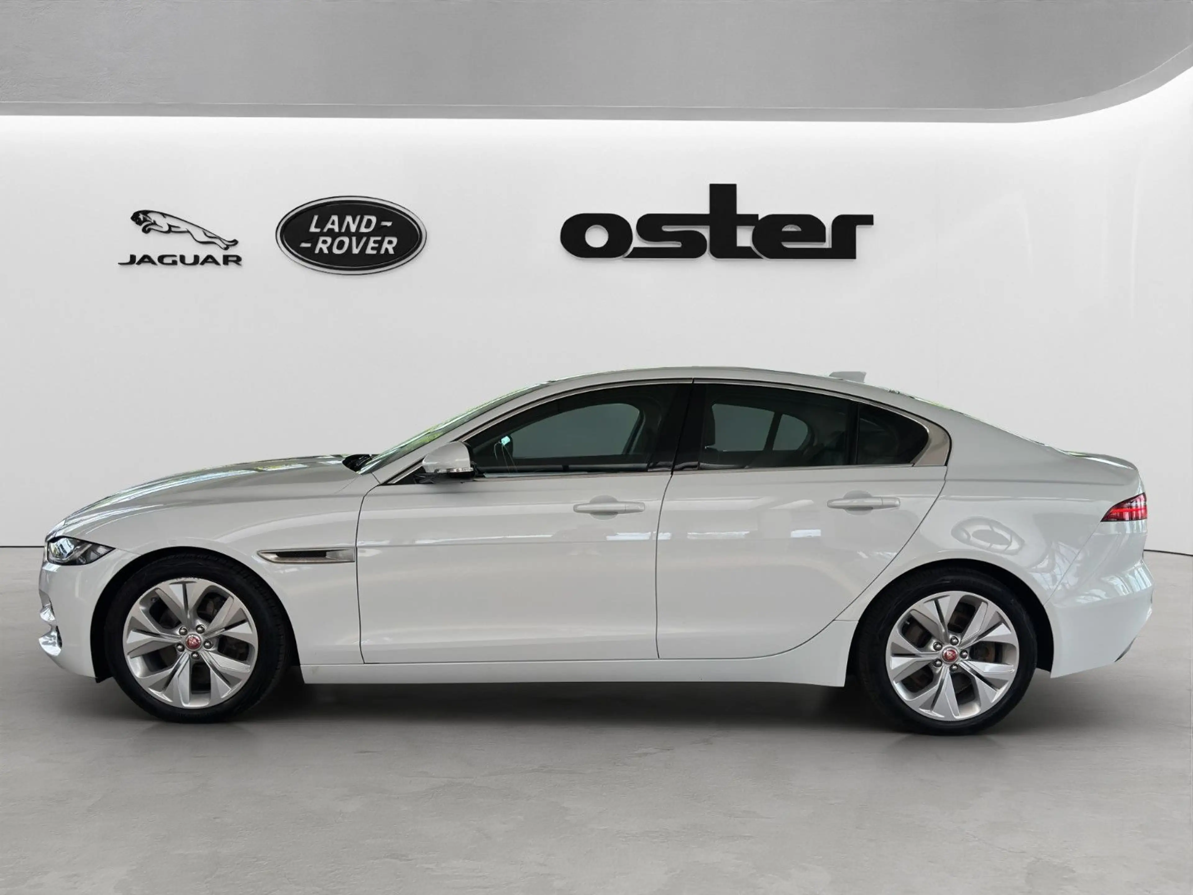 Jaguar XE P250 S |HIFI|Kamera|Leder|LED|Tempomat|PDC — photo 8
