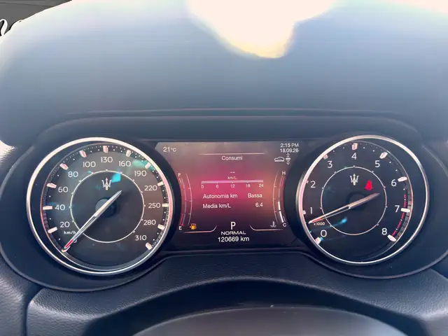 Maserati Levante view 10