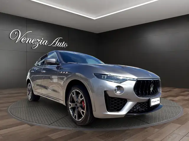 Maserati Levante view 12