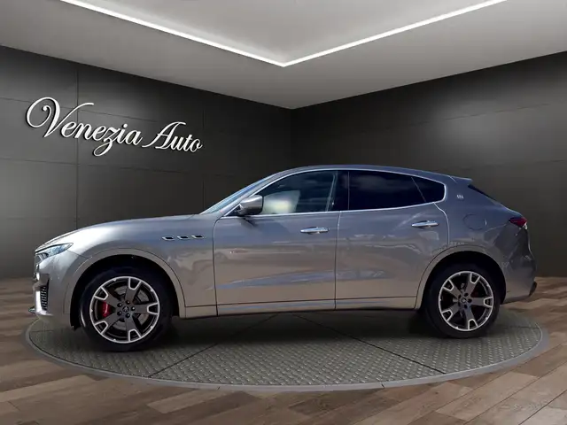 Maserati Levante view 3