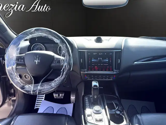 Maserati Levante view 8