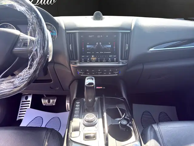 Maserati Levante view 15
