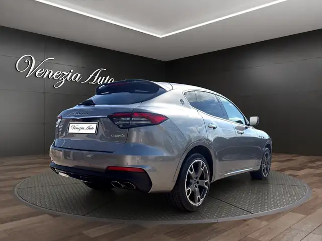 Maserati Levante view 4