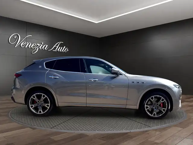 Maserati Levante view 11