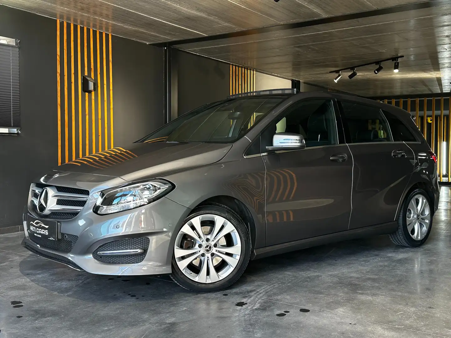 Mercedes-Benz B 180 7G-DCT | Pano | Stoelverwarming | Trekhaak | Navi Grijs - 1