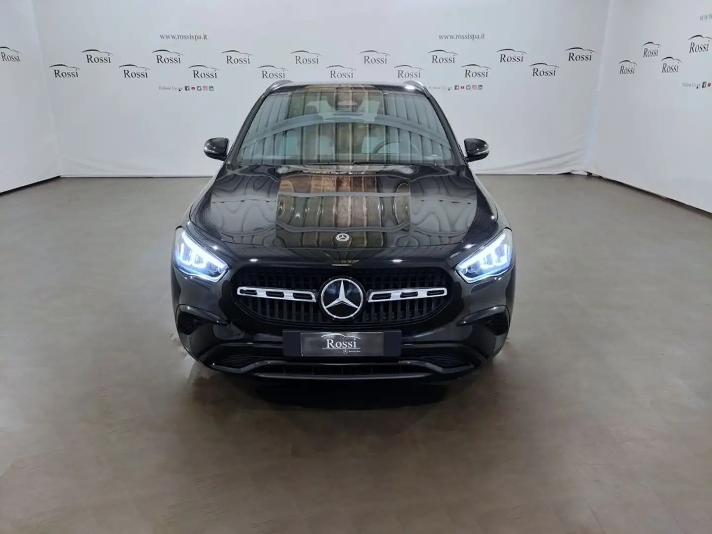 Mercedes-Benz GLA 250 e plug-in Hybrid Automatic Noir - 1
