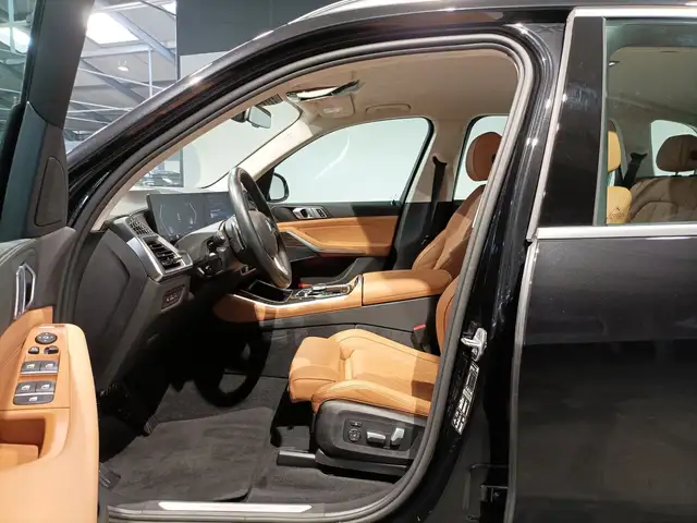 BMW X5 view 8