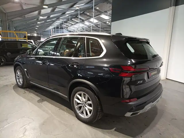 BMW X5 view 4
