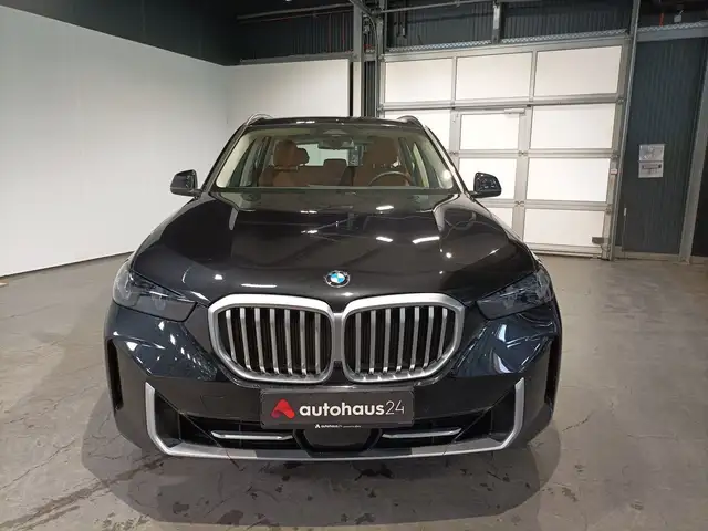 BMW X5 view 2