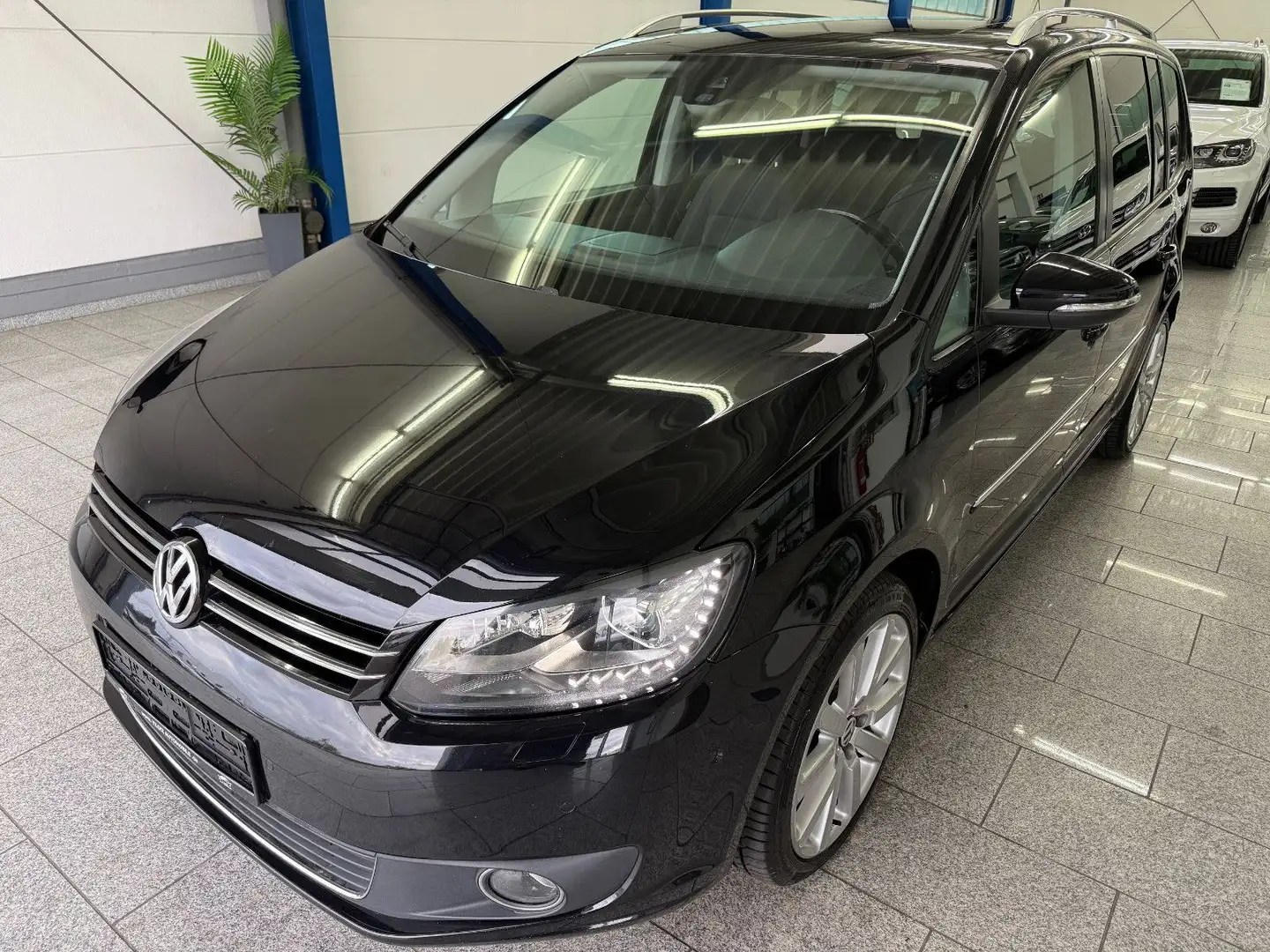 Volkswagen Touran 2.0 TDI*7-SITZER*HIGHL*PANO*RFK*NAV*BI-XN - 2