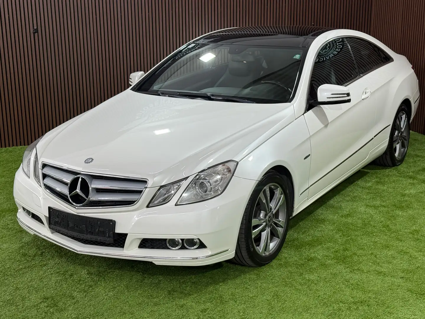 Mercedes-Benz E 220 CDI Coupé Weiß - 2