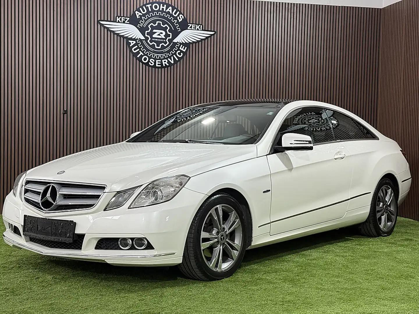 Mercedes-Benz E 220 CDI Coupé Weiß - 1