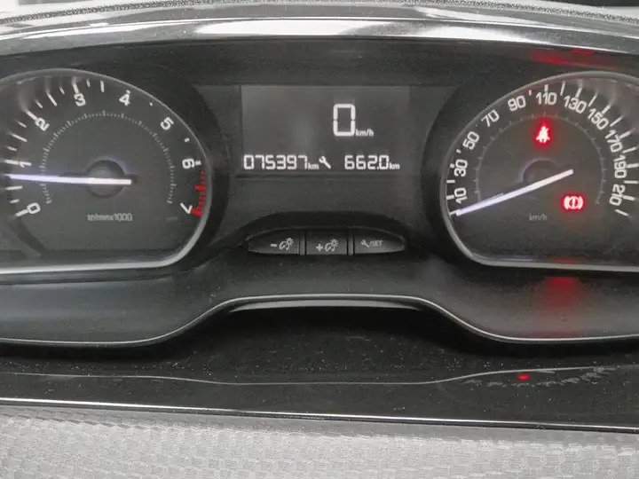 Peugeot 208 2019, foto 15