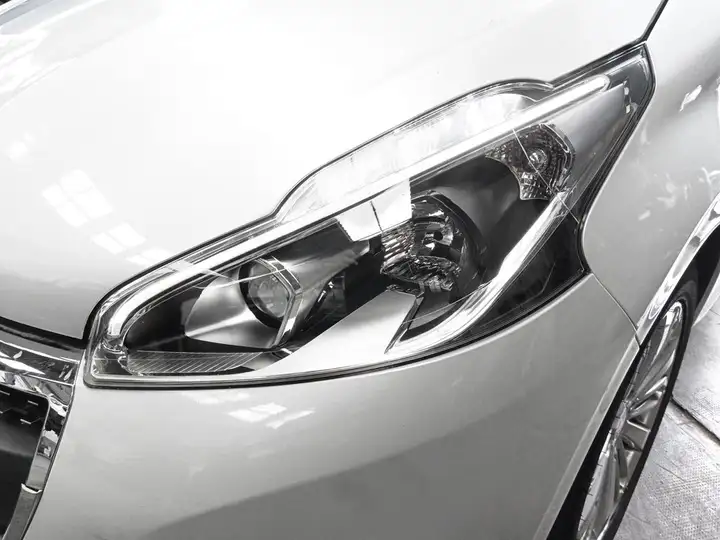 Peugeot 208 2019, foto 25