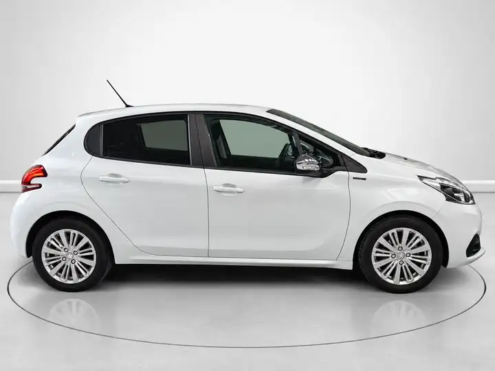 Peugeot 208 2019, foto 2