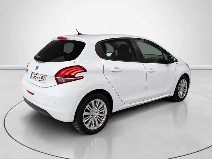 Peugeot 208 2019, foto 3