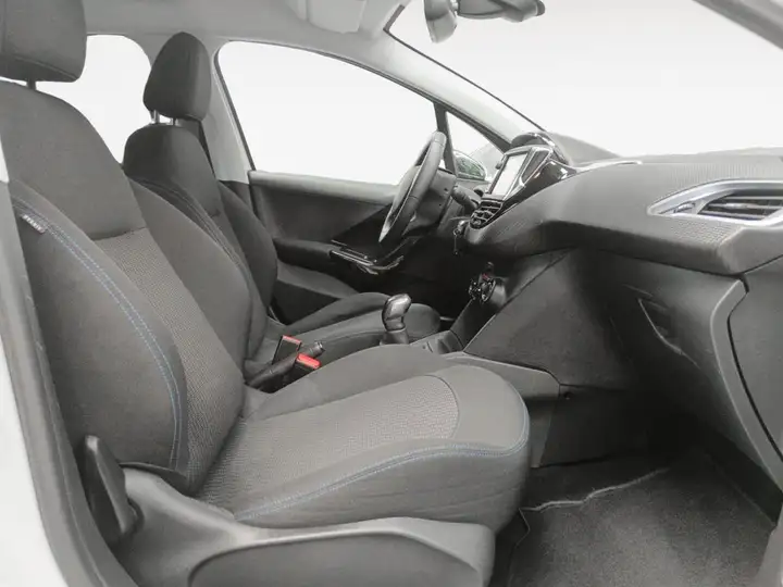 Peugeot 208 2019, foto 12