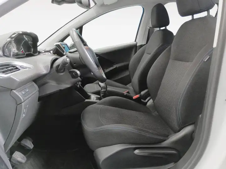 Peugeot 208 2019, foto 10