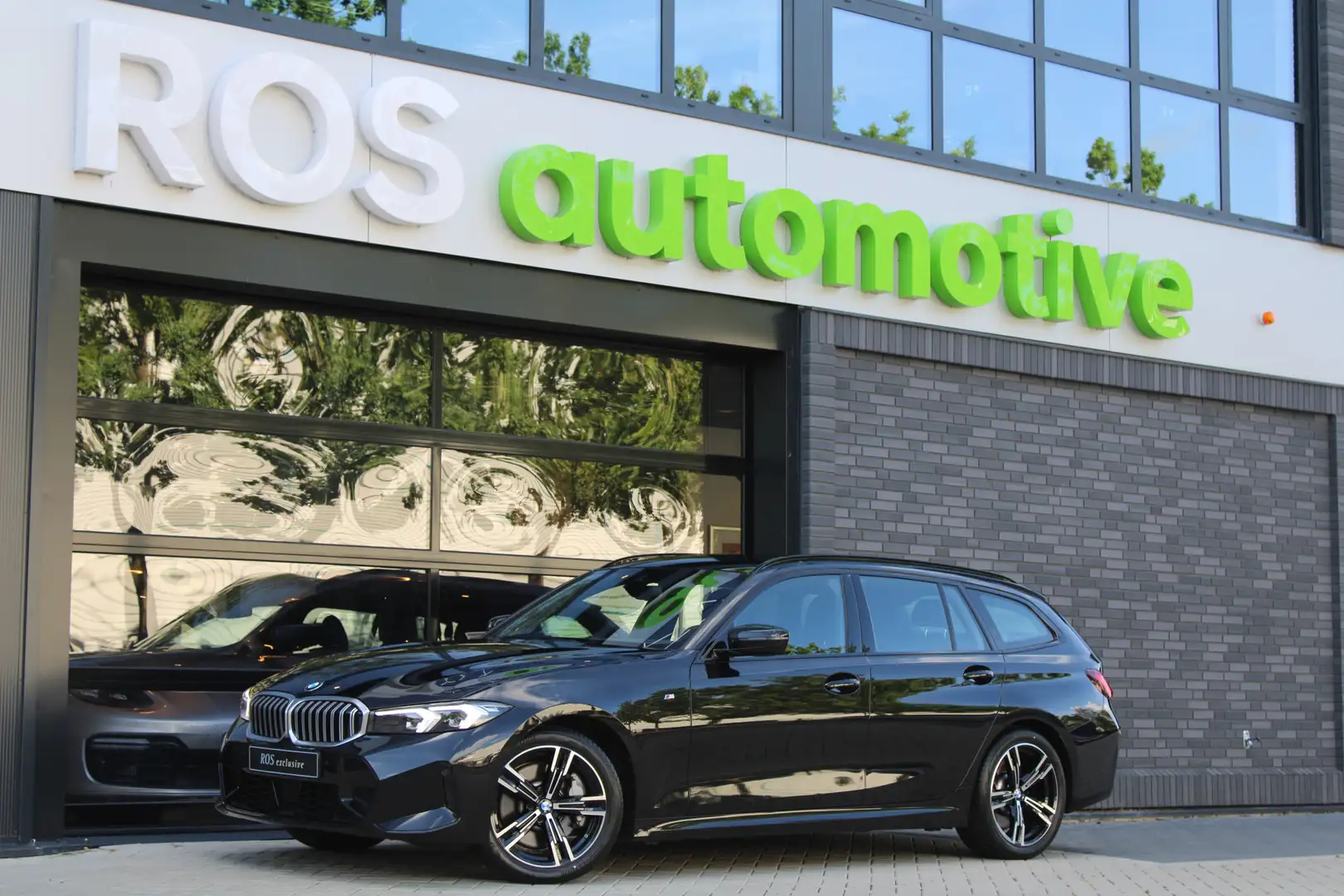 BMW 330 3-serie 330i xDrive | FACELIFT! | M-SPORT | ACC | Zwart - 1