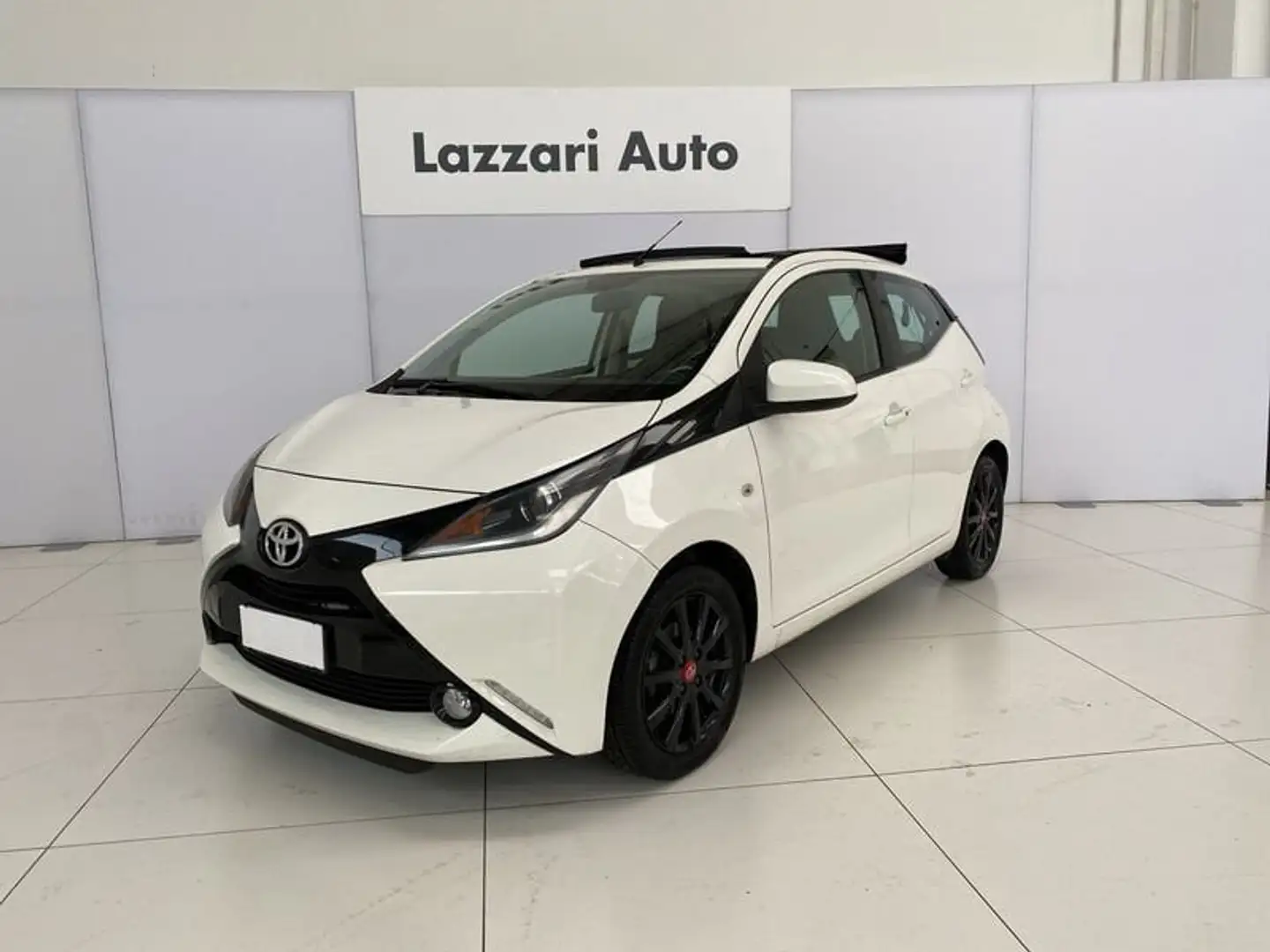 Toyota Aygo Aygo 1.0 VVT-i 69 CV 5 porte x-clusiv Bianco - 1