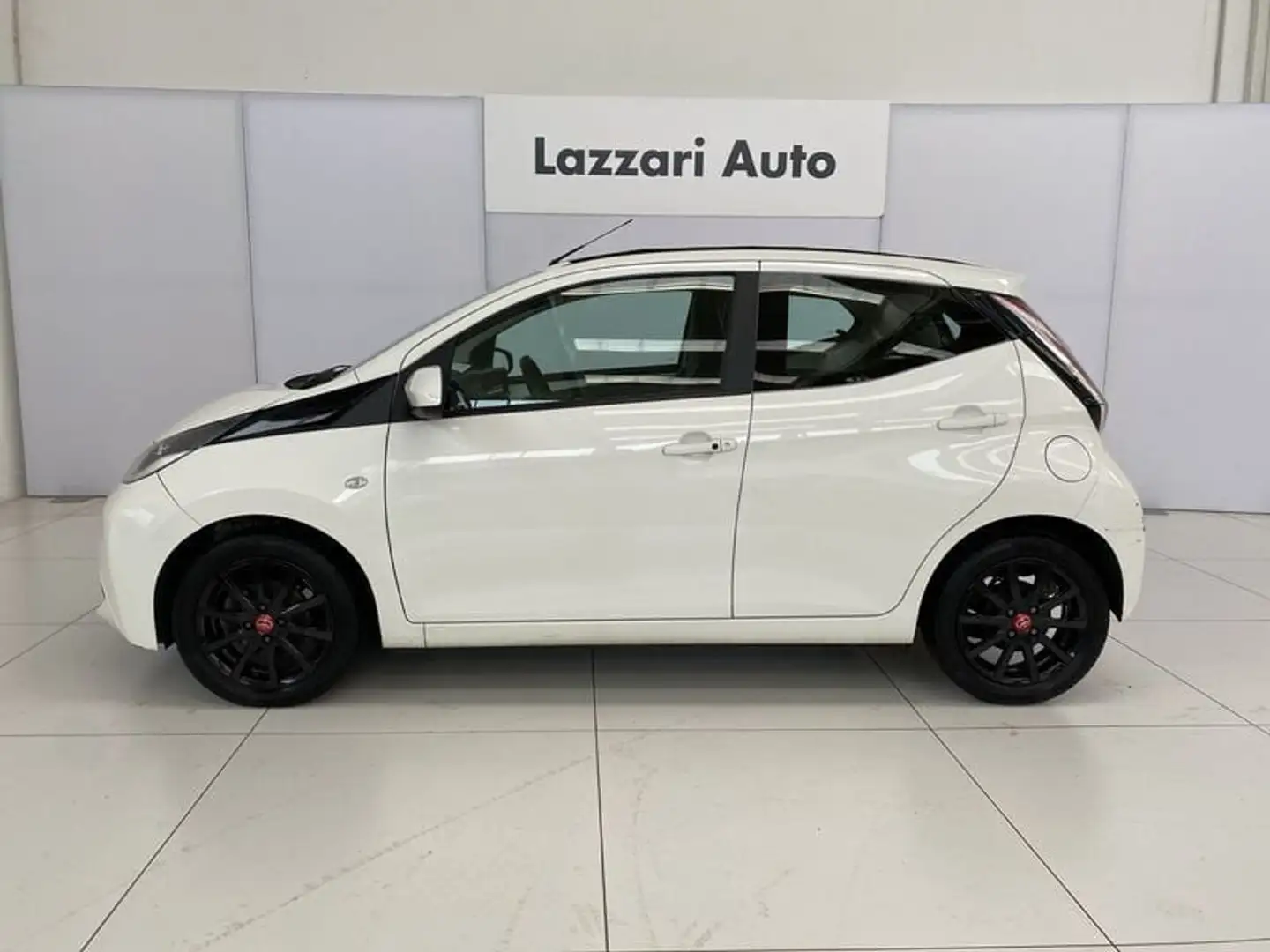 Toyota Aygo Aygo 1.0 VVT-i 69 CV 5 porte x-clusiv Bianco - 2