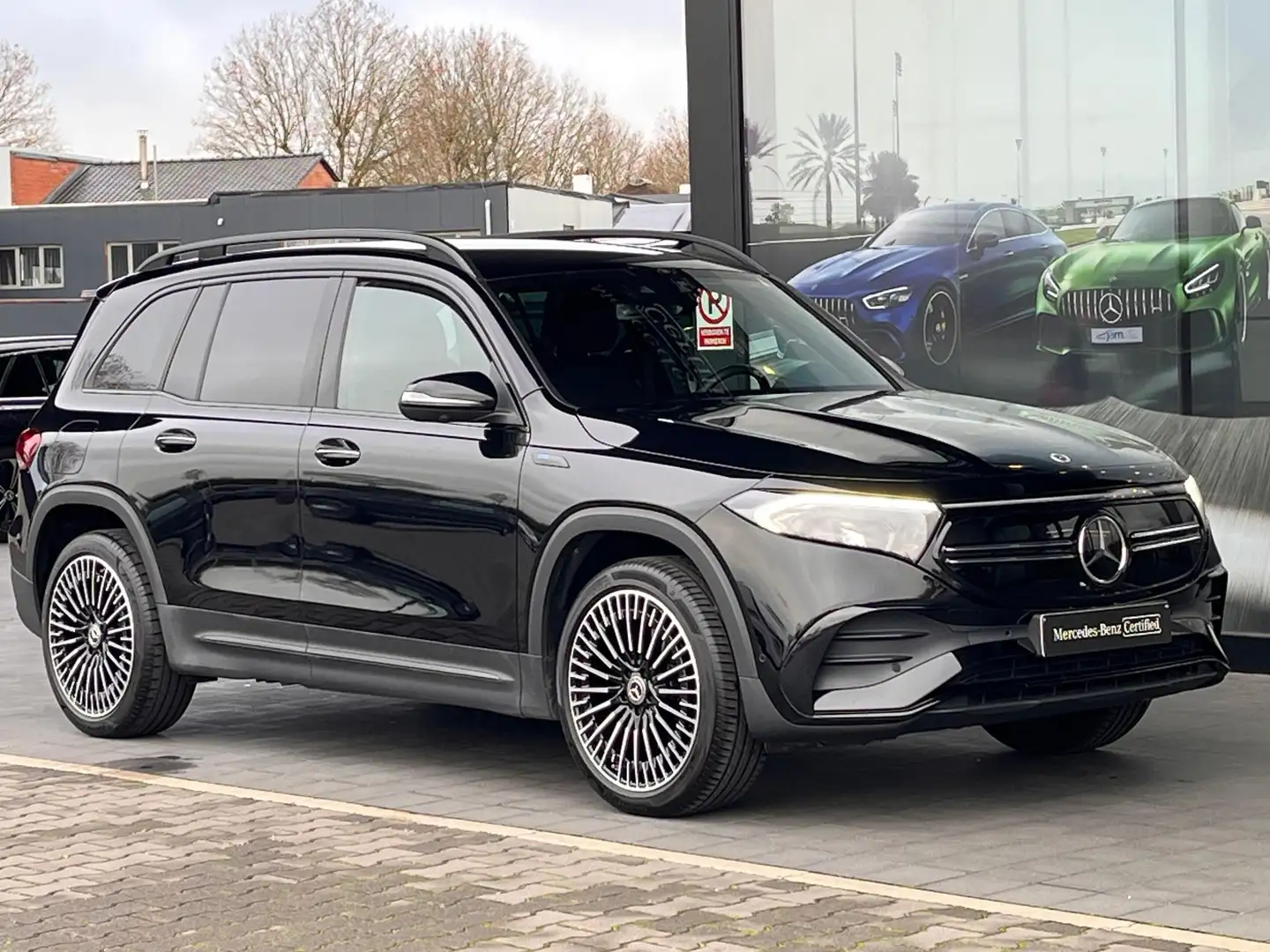Mercedes-Benz EQB 250 250+ AMG Line Schwarz - 2