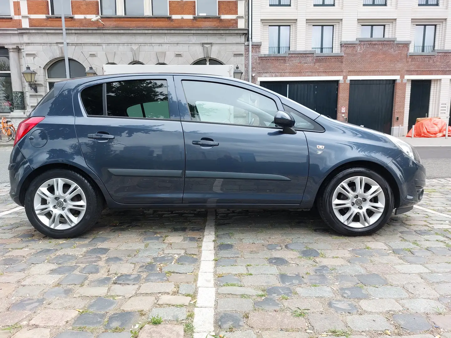 Opel Corsa Corsa 1.4-16V 111 Edition Blauw - 1