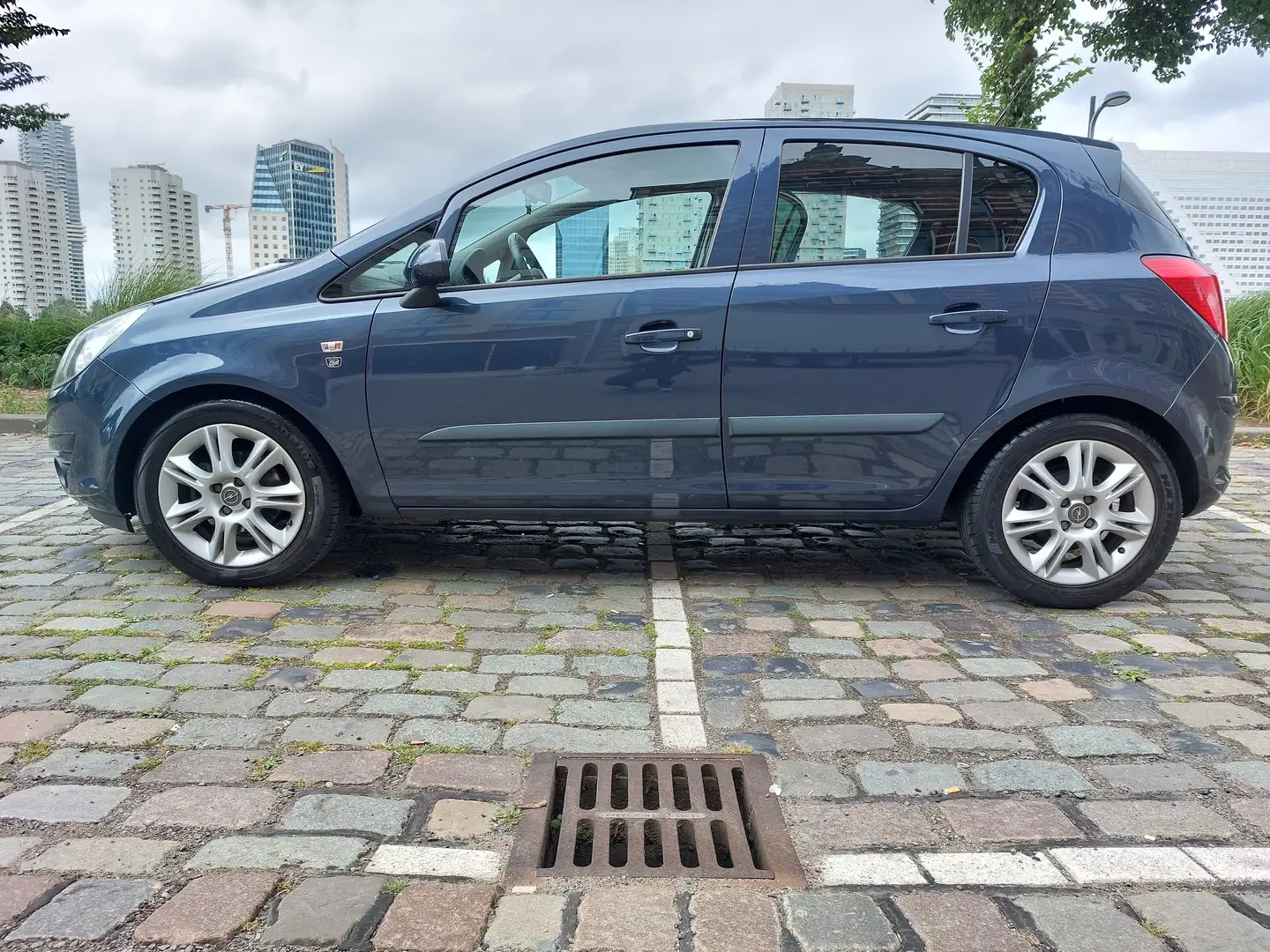 Opel Corsa Corsa 1.4-16V 111 Edition Blauw - 2