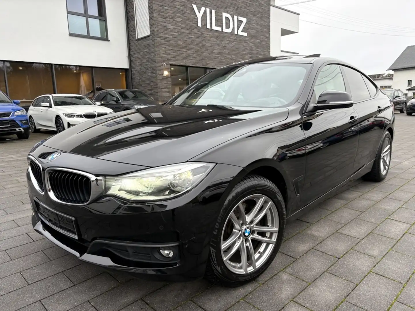 BMW 320 * PANO * HEAD UP *H&K * KEYLESS Noir - 1