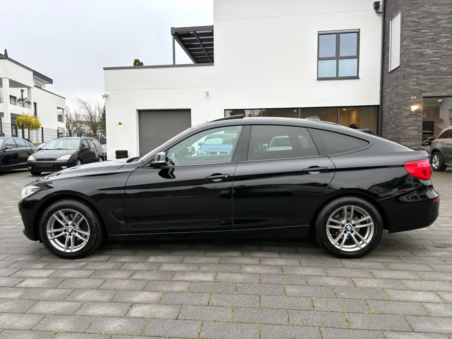BMW 320 * PANO * HEAD UP *H&K * KEYLESS Noir - 2