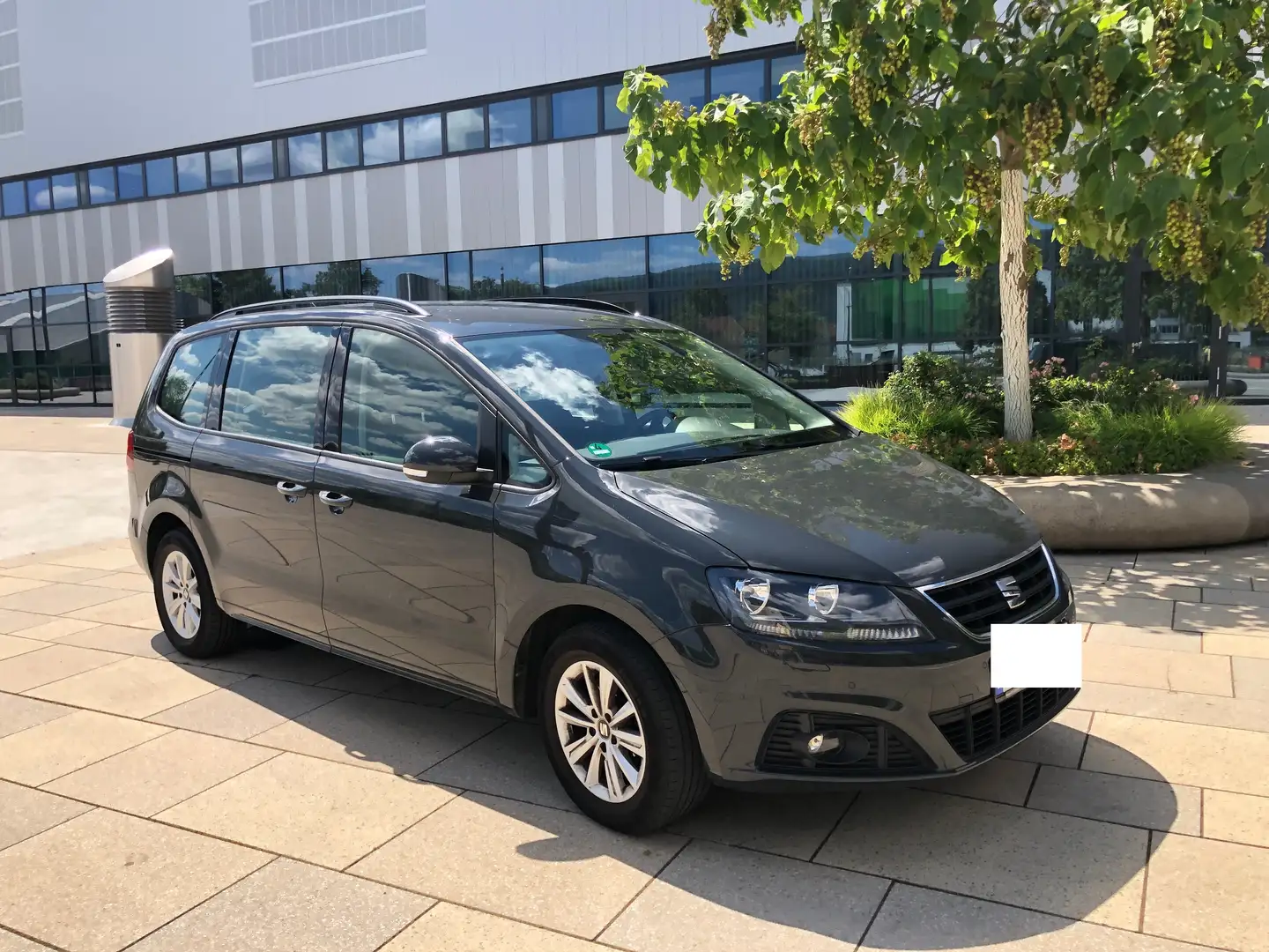 SEAT Alhambra Alhambra 1.4 TSI S DSG 7-Sitzer SHZ Navi PDC+RFK Gris - 2