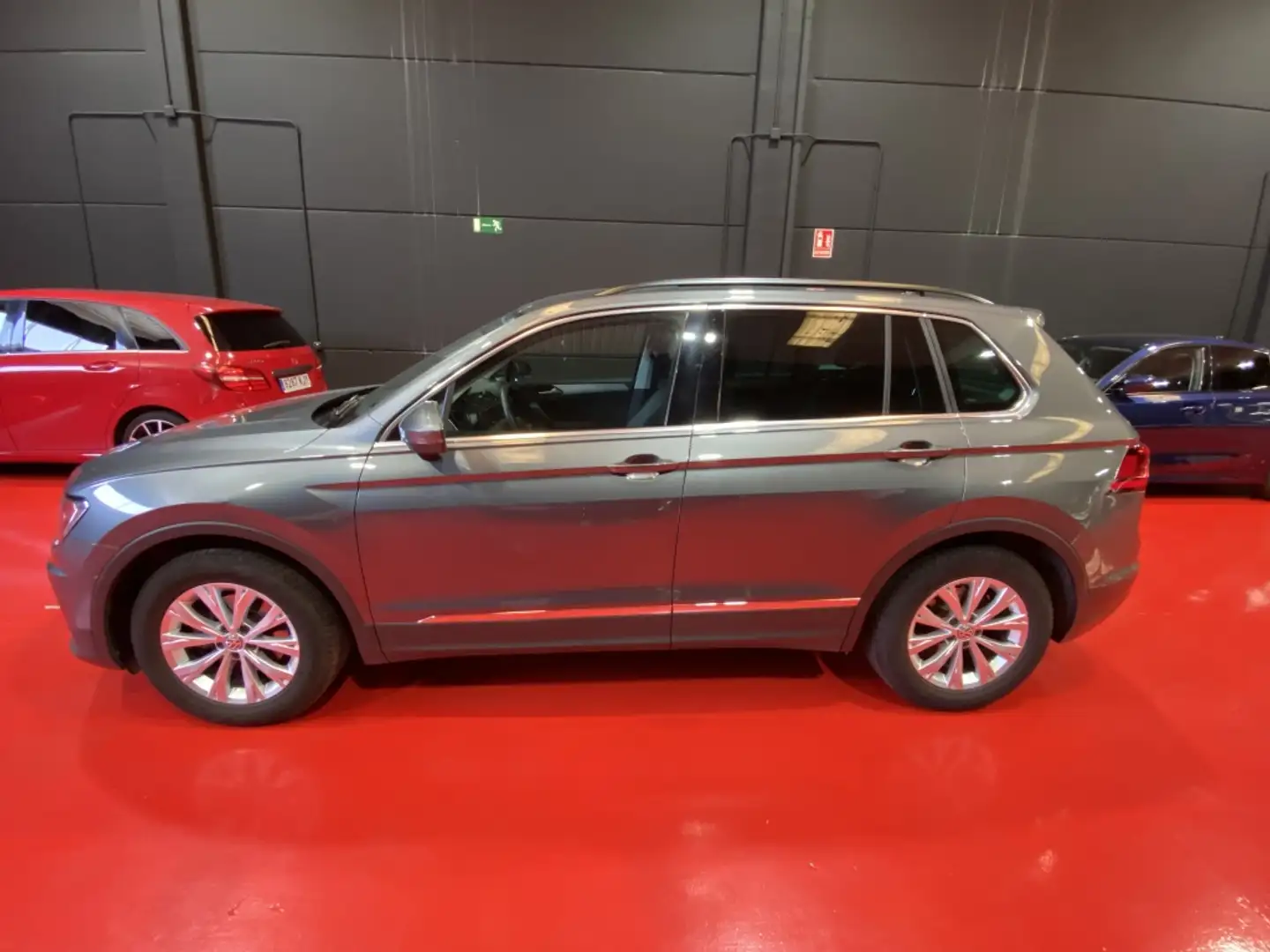 Volkswagen Tiguan 2.0TDI Advance 110kW Gris - 2