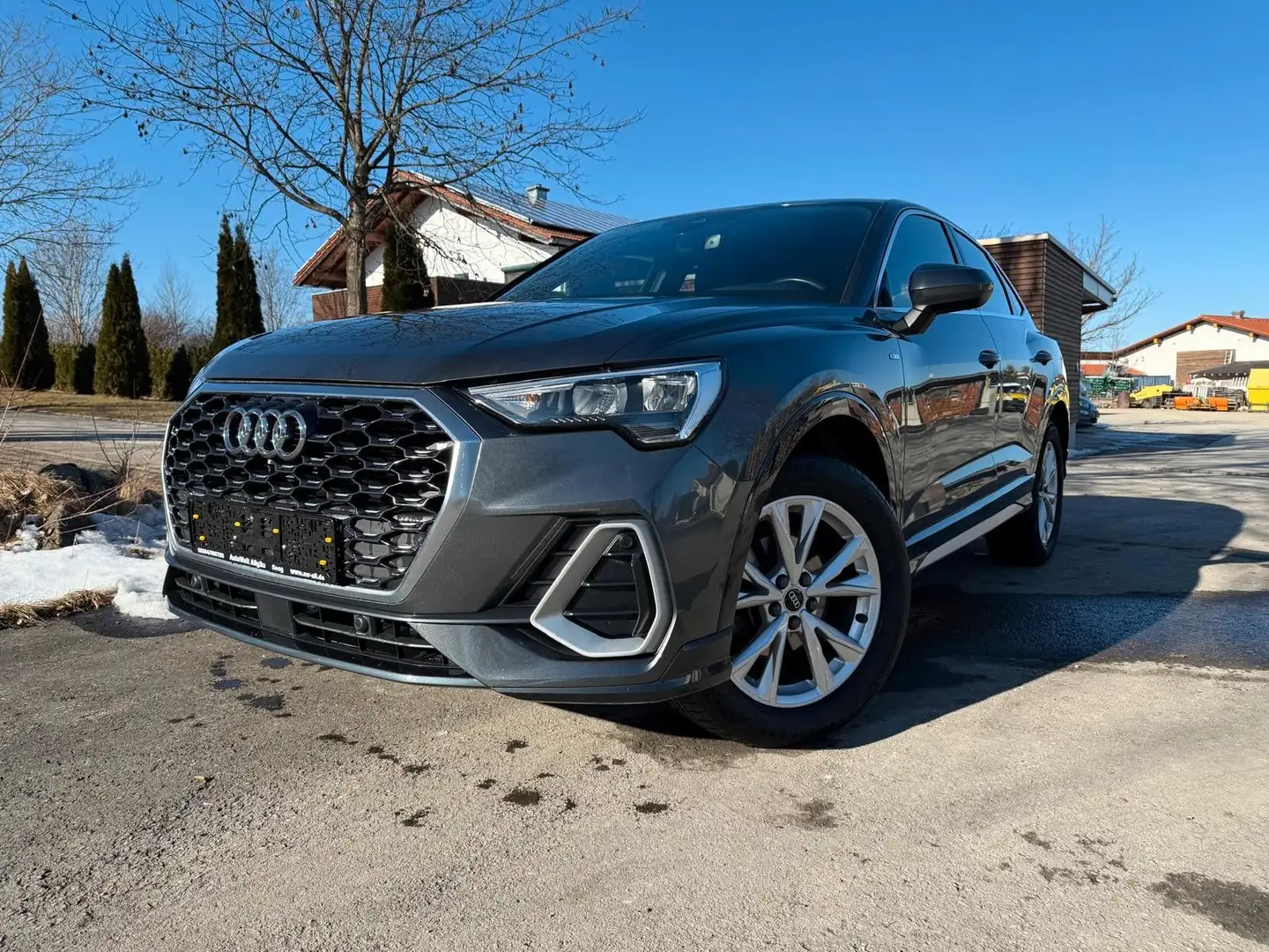 Audi Q3 Sportback 35 TFSI S line/ Grau - 1