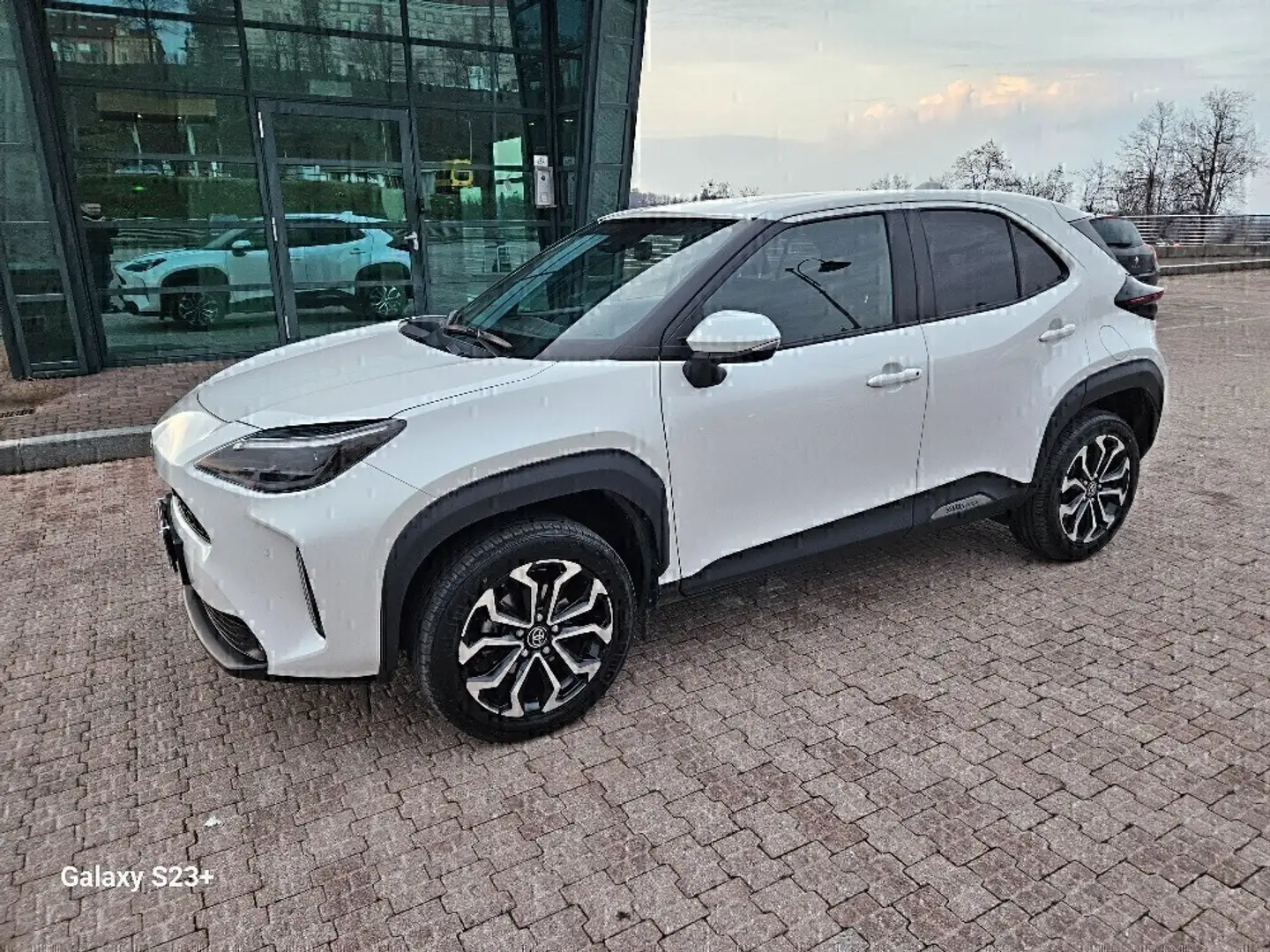 Toyota Yaris Cross Yaris Cross 1.5 Hybrid 5p. E-CVT Trend Blanc - 1