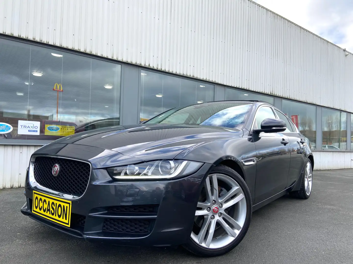 Jaguar XE 2.0 D Aut. Prestige E-Performance Grau - 1