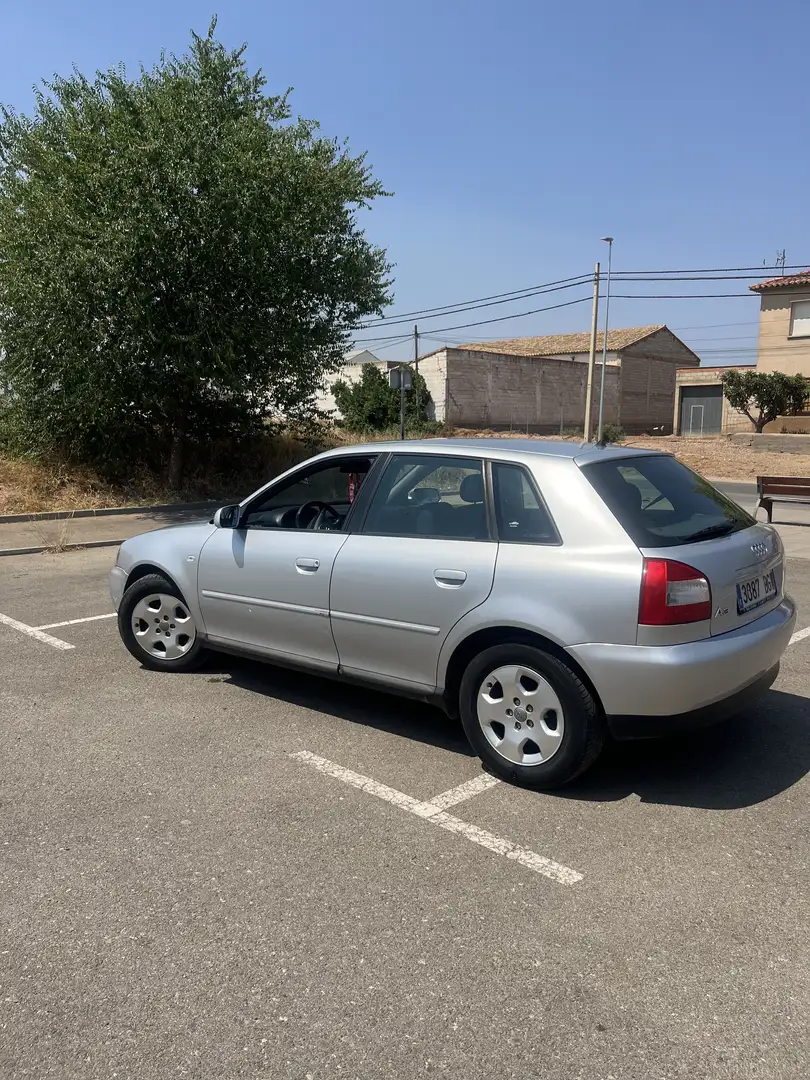 Audi A3 1.6 Ambiente - 1